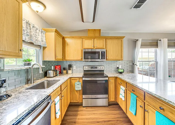 4 Mi To Fsu: Family W/ Pool & Yard 75-inch Tv Tallahassee